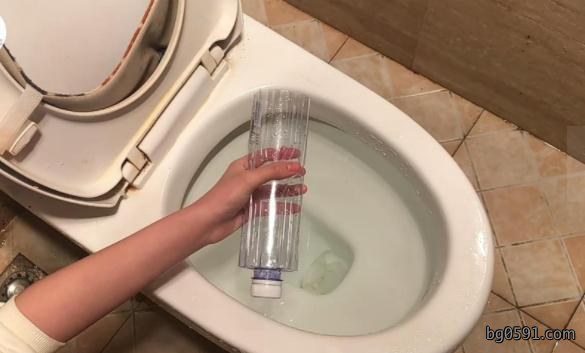 每天都要使用的马桶堵了怎么办？怕什么，这几招帮你轻松解决！